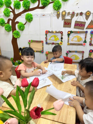 Khám phá lý do phụ huynh chọn trường Chiếc Lá Nhỏ cho con: môi trường an toàn, giáo dục hiện đại, yêu thương và phát triển toàn diện.