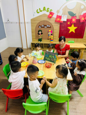 Khám phá lý do phụ huynh chọn trường Chiếc Lá Nhỏ cho con: môi trường an toàn, giáo dục hiện đại, yêu thương và phát triển toàn diện.