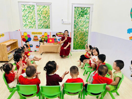Phương pháp chăm sóc trẻ mầm non tại nhà 2025: 7 bí quyết cha mẹ cần biết