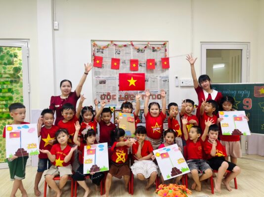 Trải nghiệm thực tế khi cho con học trường Chiếc Lá Nhỏ