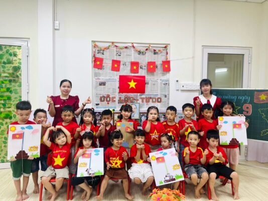 Trải nghiệm gửi con tại trường mầm non Chiếc Lá Nhỏ